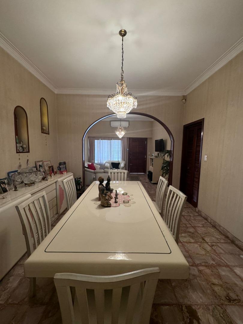 Casa en Venta con 7 cocheras