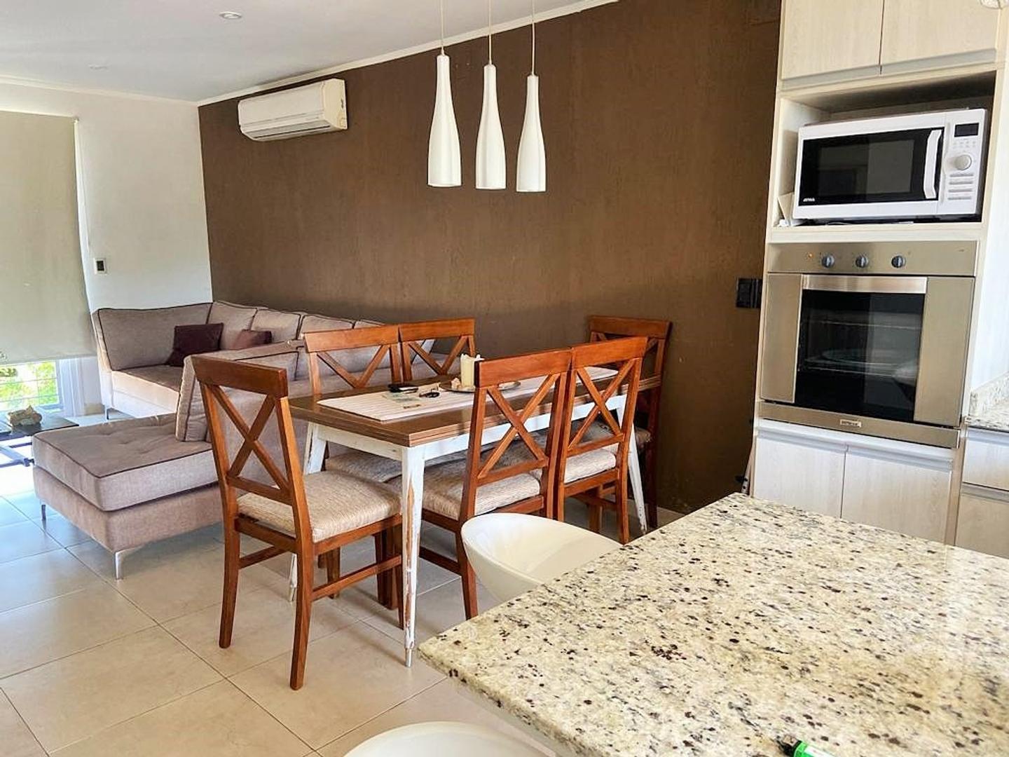 Depto Tipo Casa en Venta en Temperley, USD 88.000