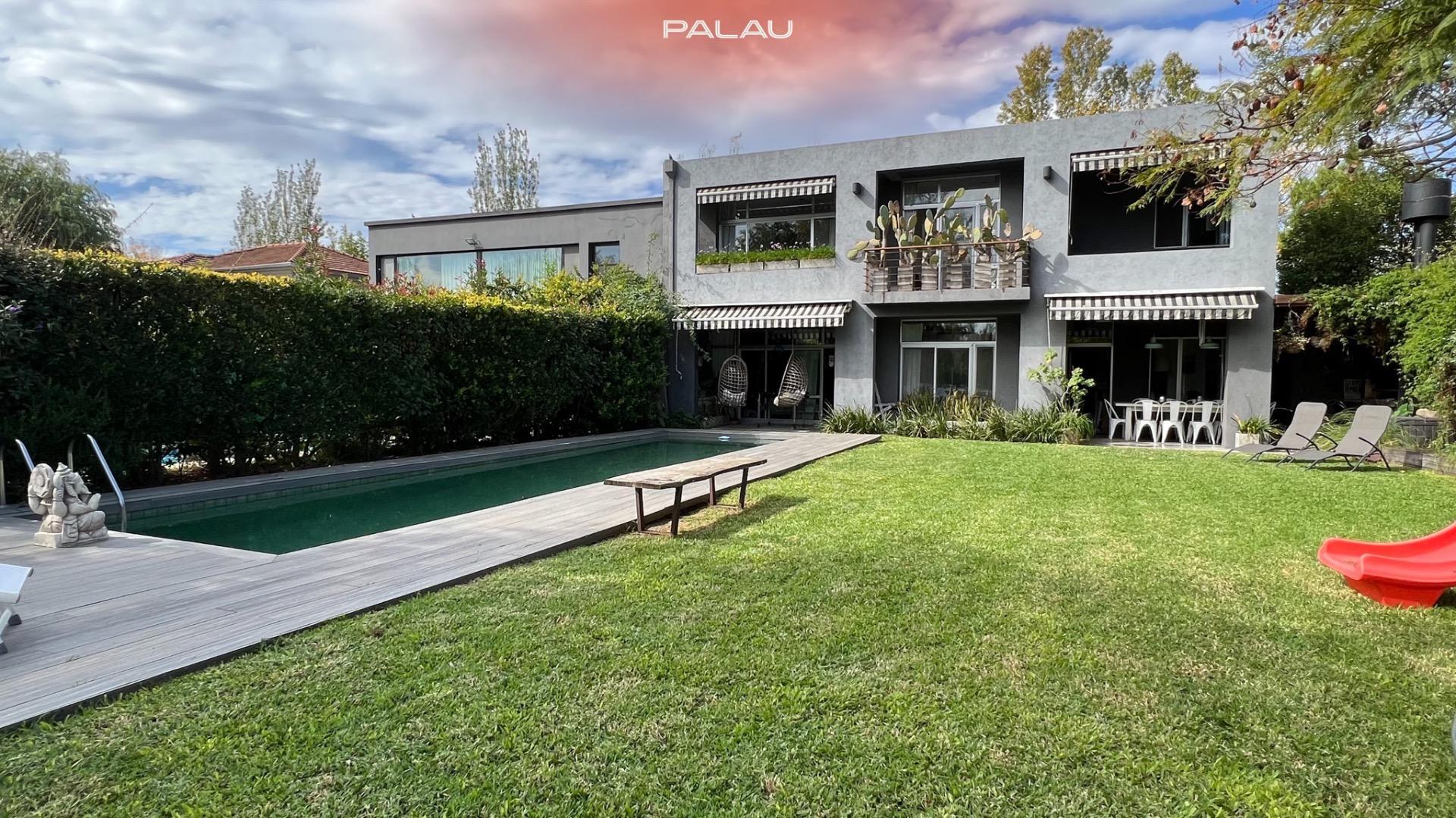 Casa en Venta con 2 cocheras