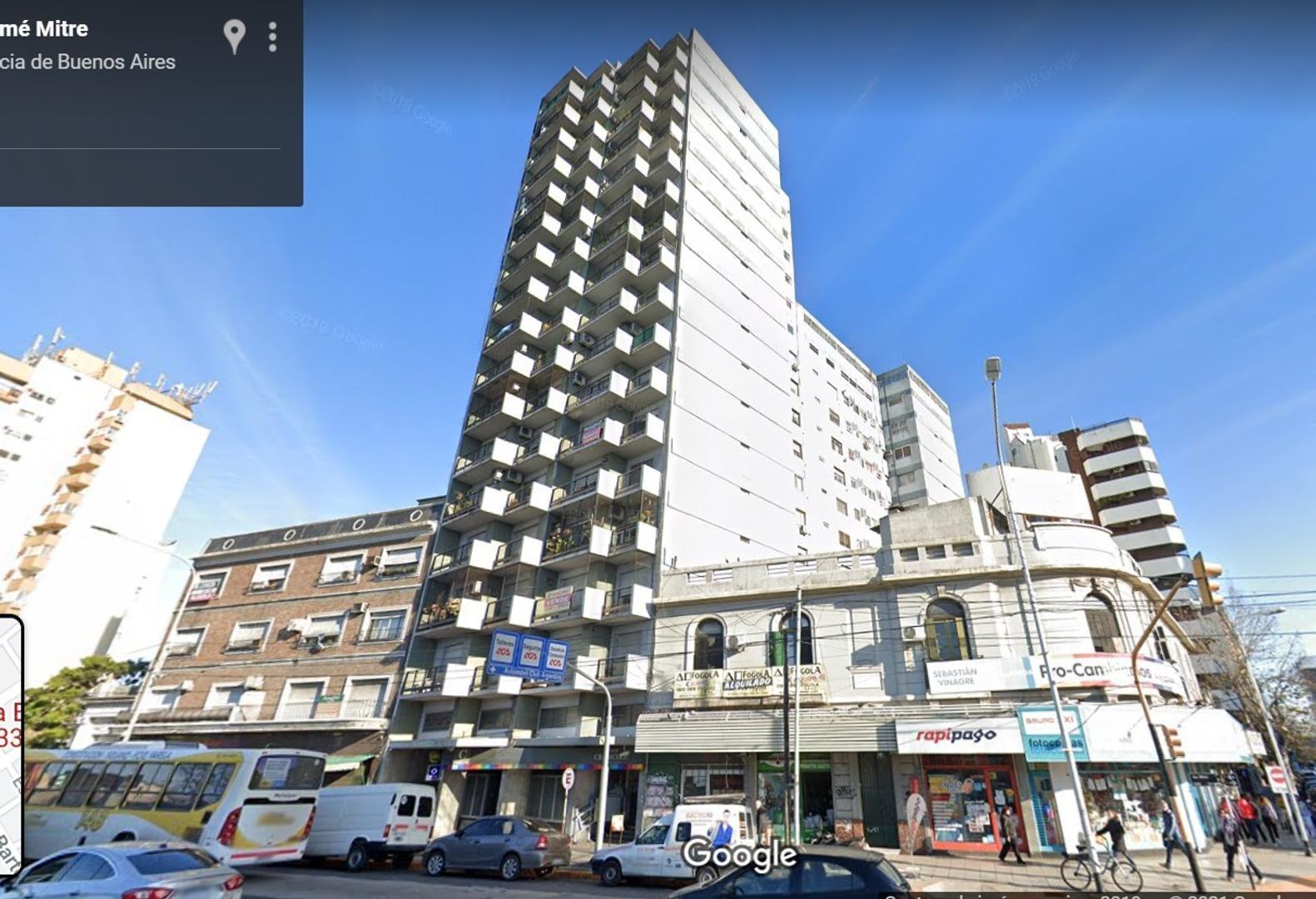 3 AMBIENTES AL FRENTE SOBRE LA AVDA. MITRE MUY AMPLIO Y LUM