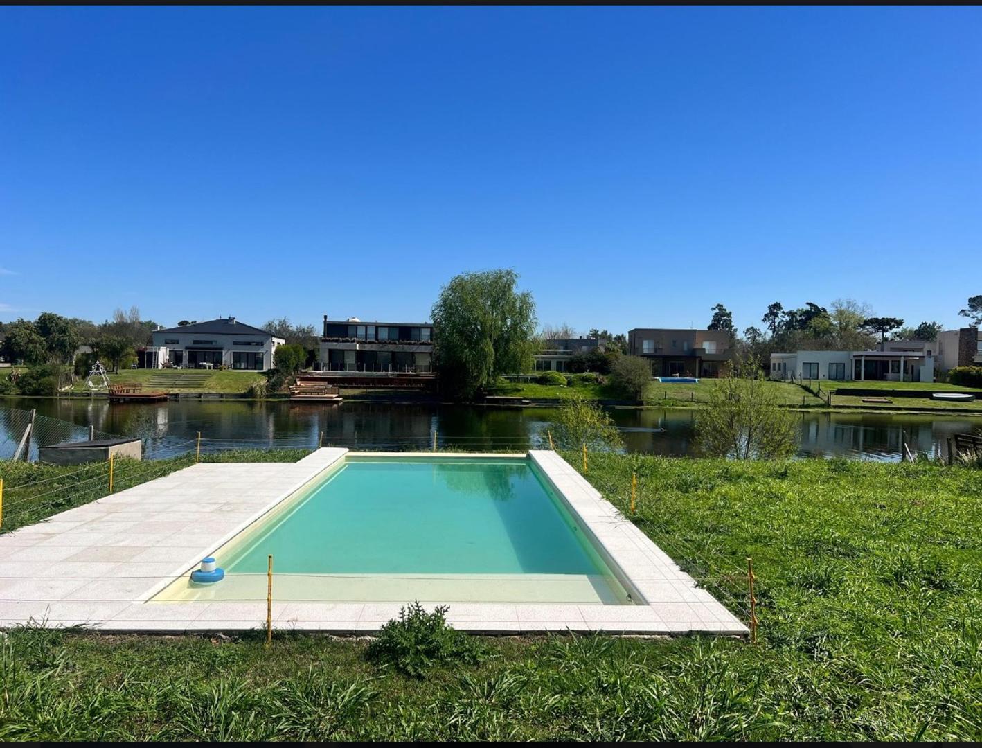 Casa 6 ambientes con 4 baños