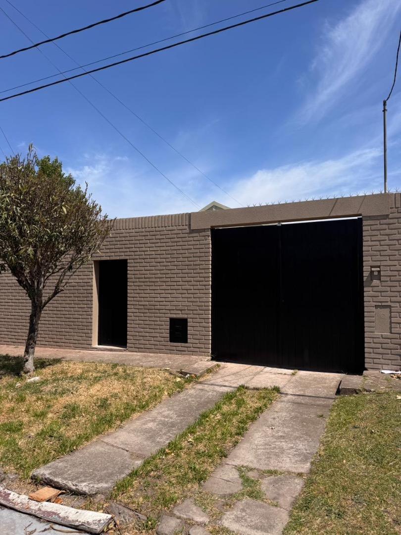 CHALET 4 AMBIENTES CON QUINCHO Y GALPON