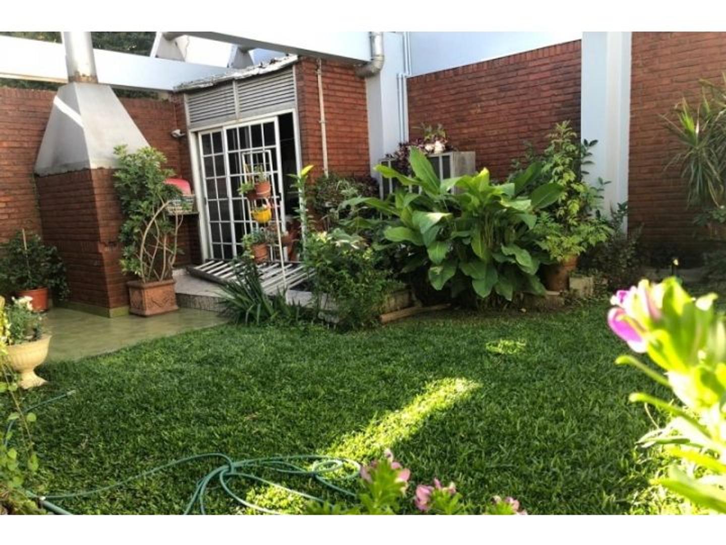 Vendo Lujosa  Casa Con Diseño De  Arquitectura Premiada HAEDO B.GUEMES