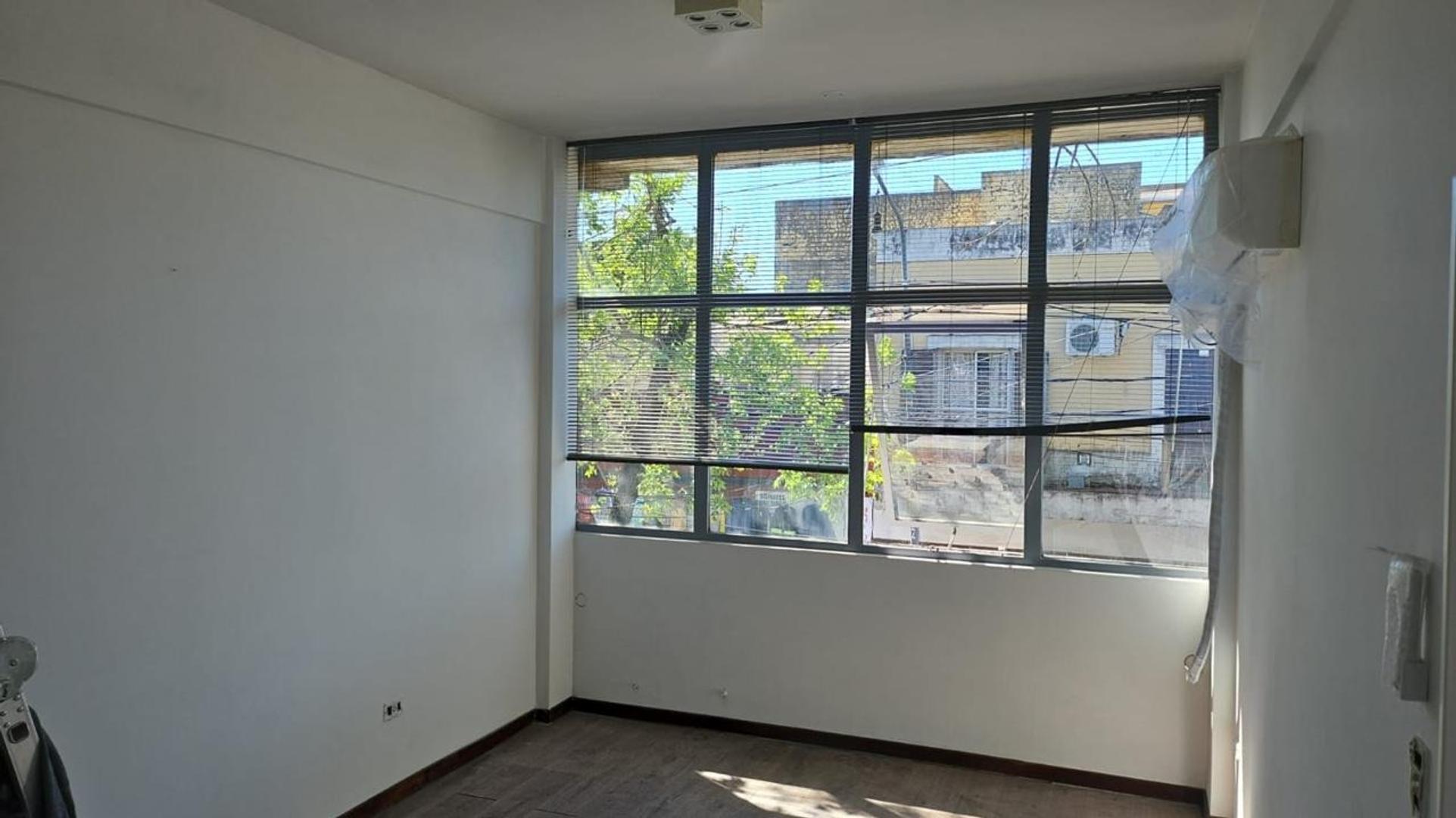 Oficina 2 ambientes con 1 baño