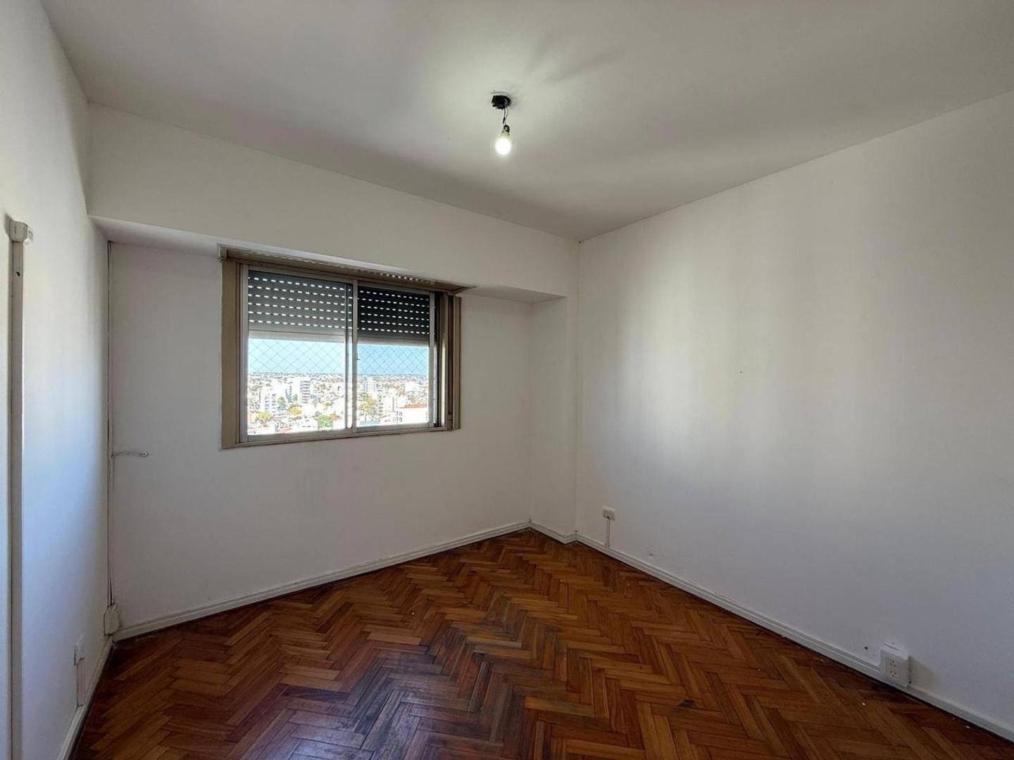 Condarco 100, Piso 12