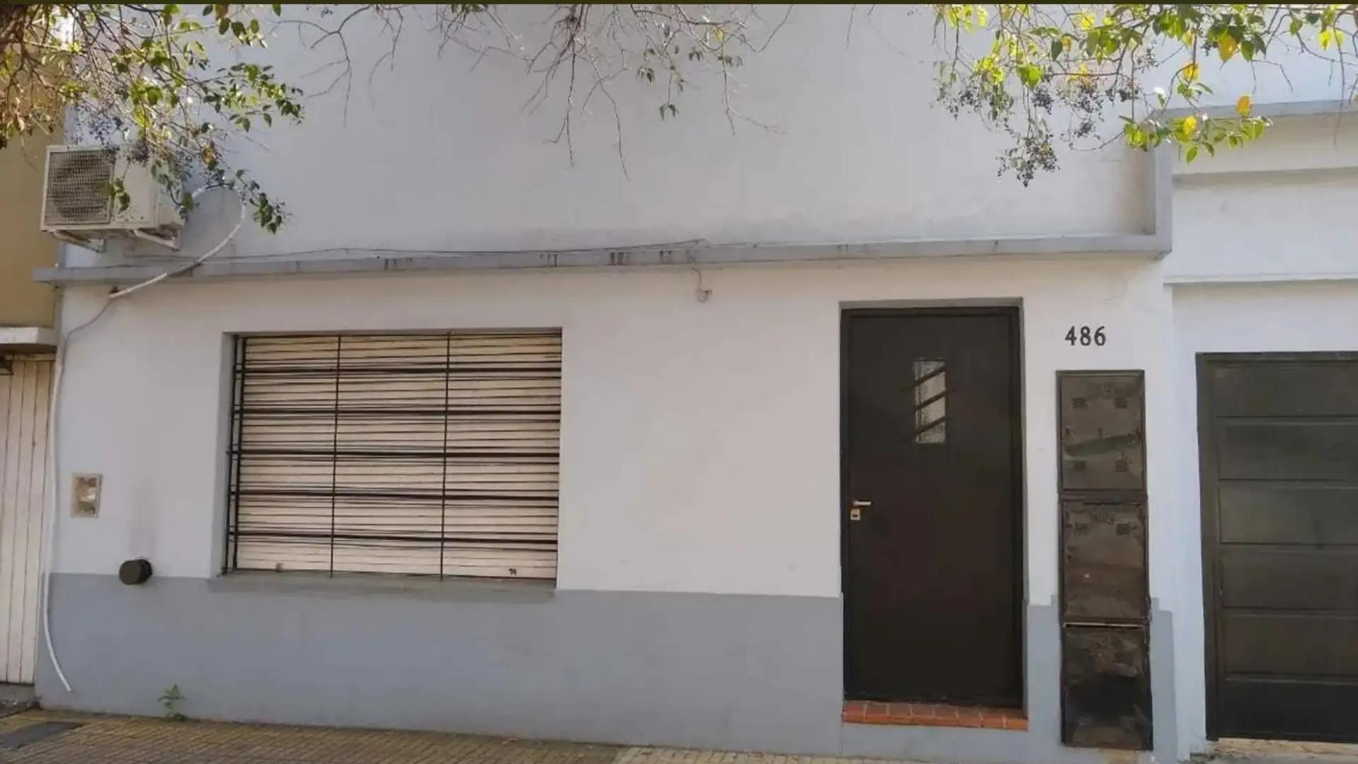 BANFIELD ESTE - VENTA EN BLOQUE CASA + DOS DUPLEX