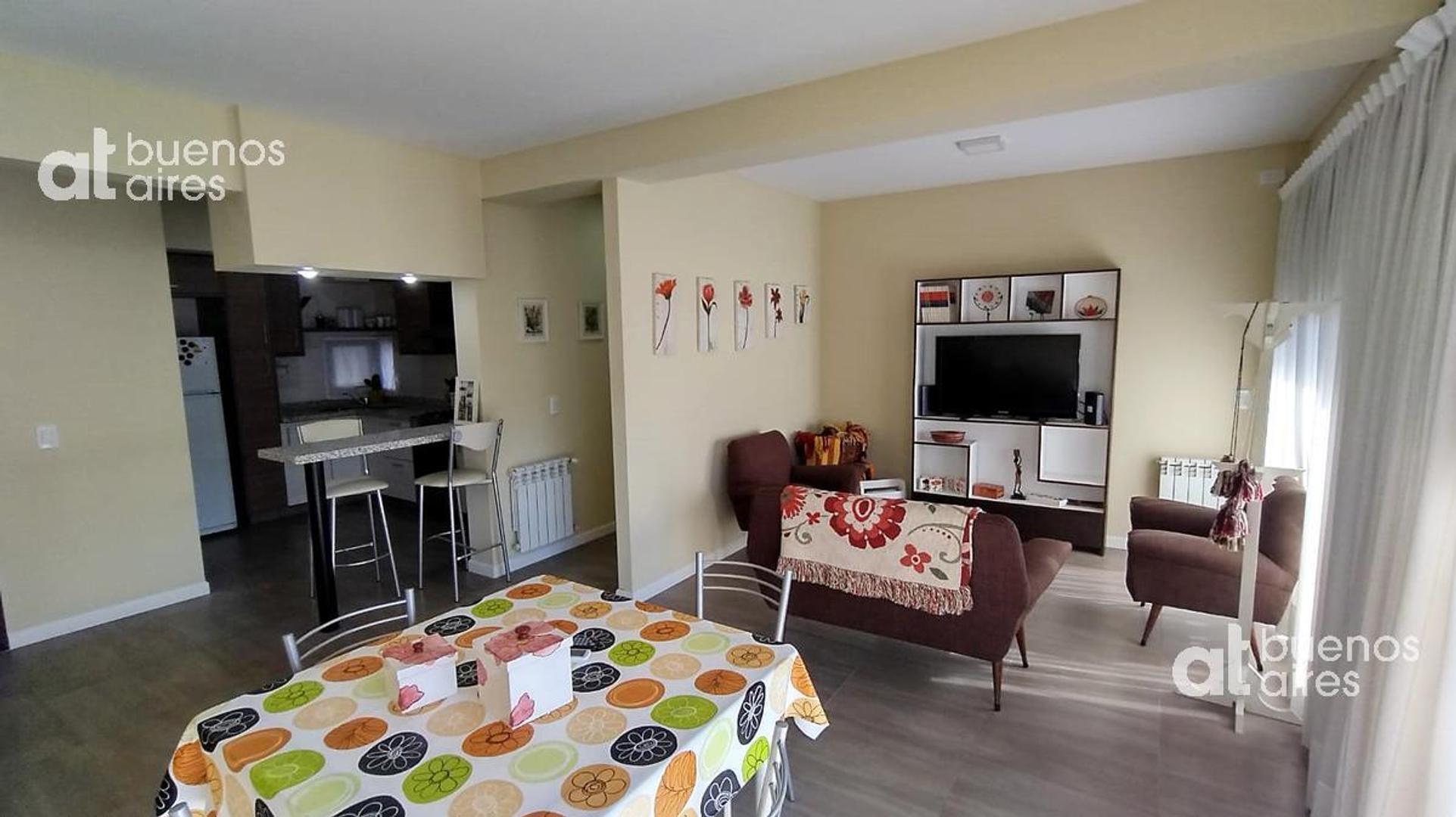 19 de Noviembre al 100 entre Rivadavia y Ayacucho