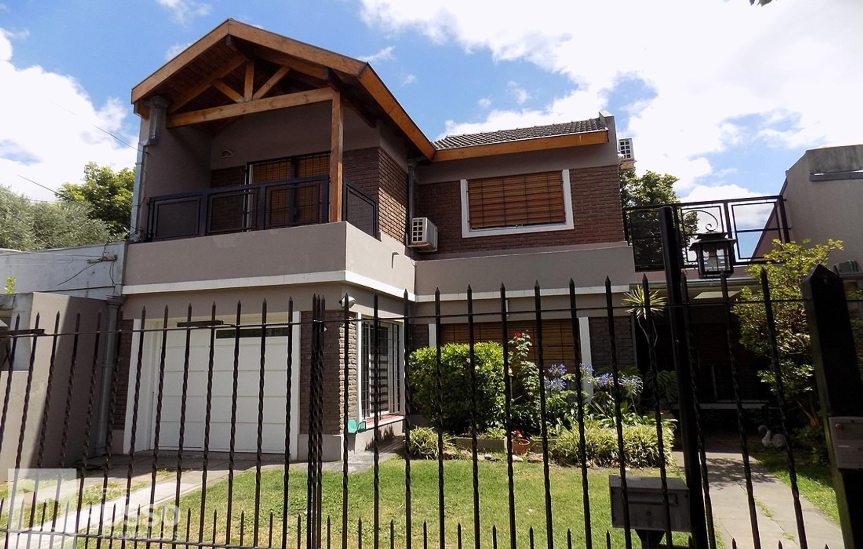 IMPECABLE CHALET 4 AMBIENTES c/ QUINCHO – PQUE. JOHNSTON