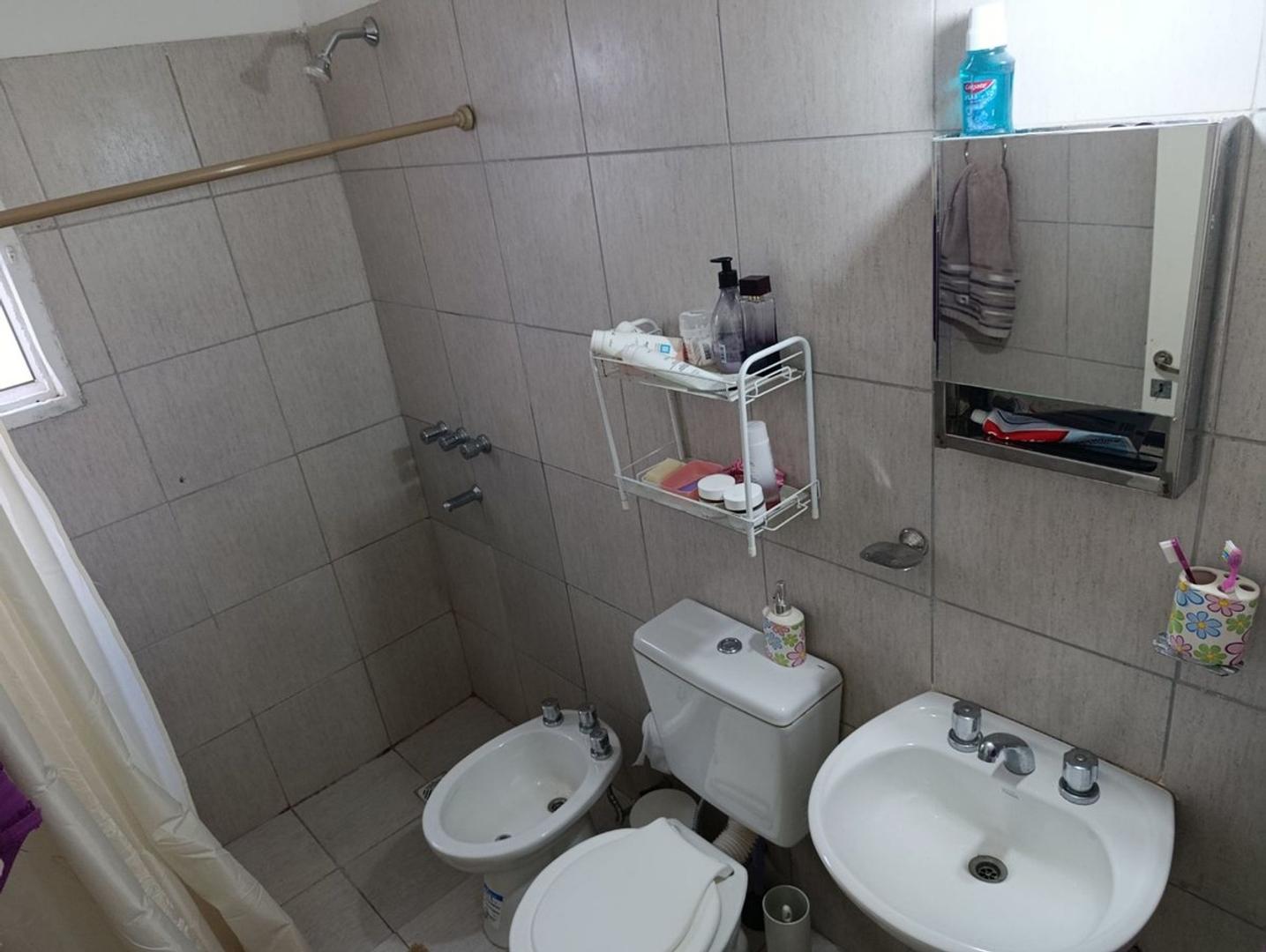 Casa 2 ambientes con 1 baño
