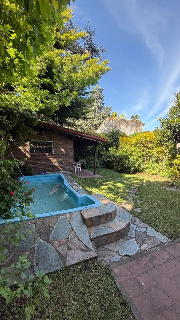 Casa en Venta con 3 cocheras