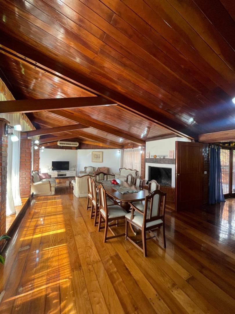 Casa 7 ambientes con 6 baños