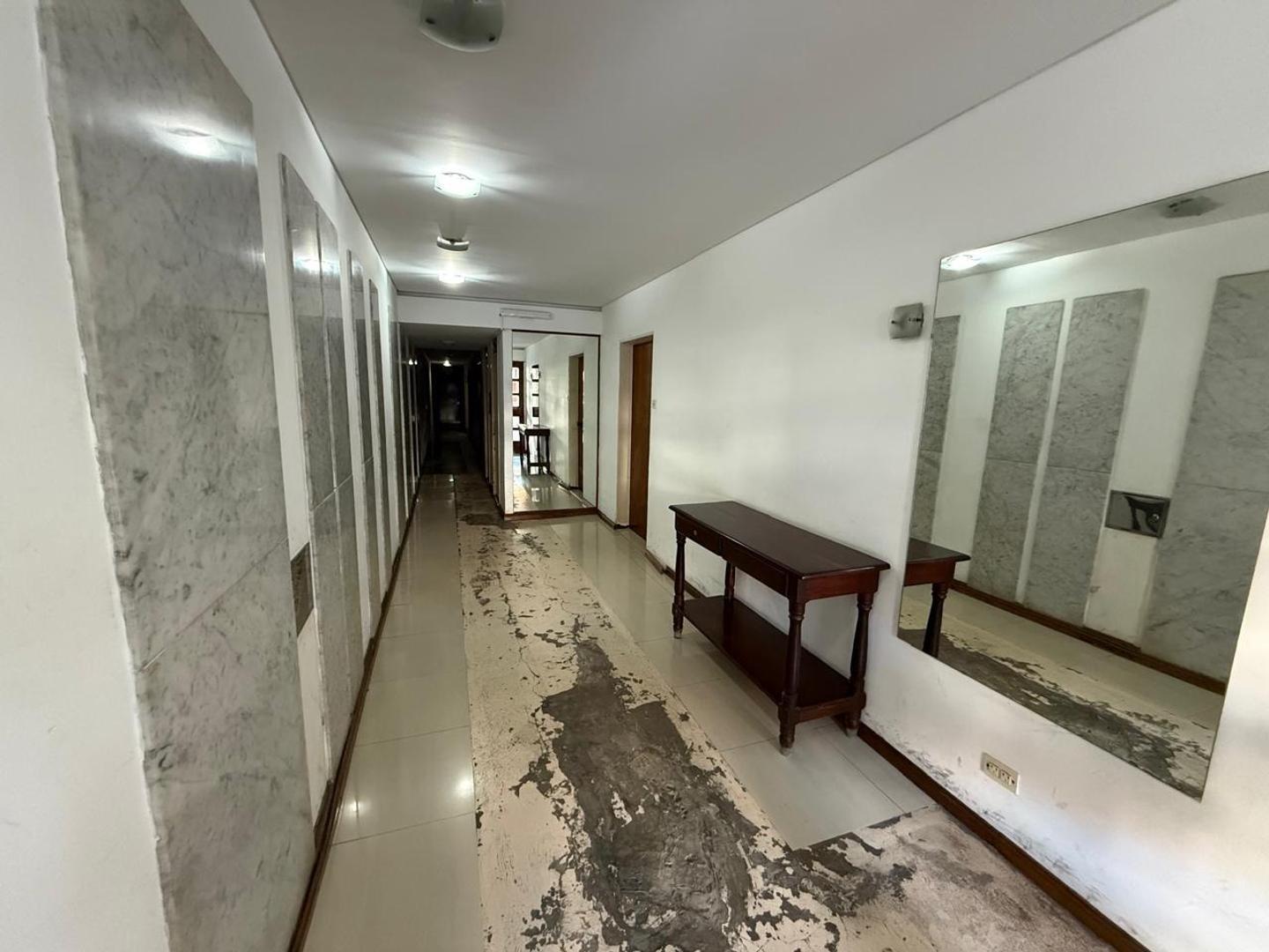 25 De Mayo 242 , Piso 1