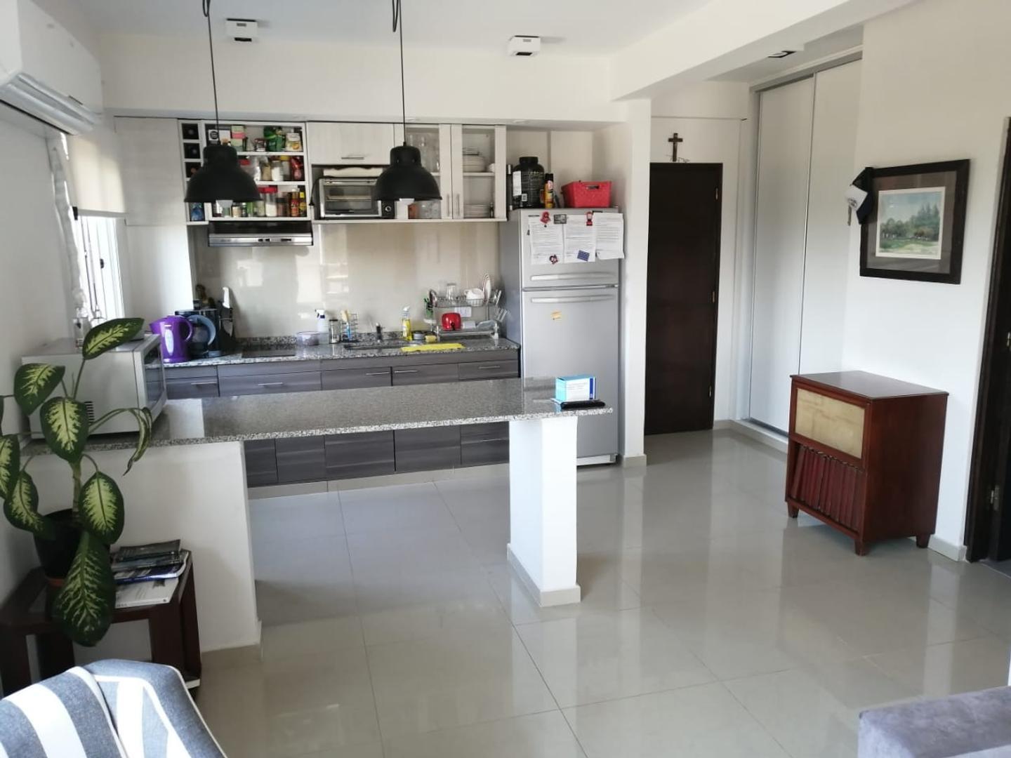 Departamento de un dormitorio con jardin a mts de  Av Peron