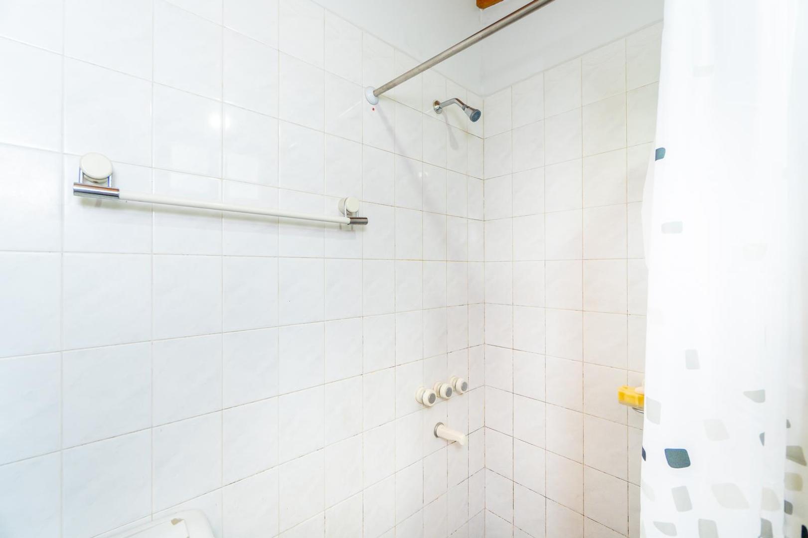 VENTA casa de altos en Barrio Napostá. A minutos a pie del centro de Bahía Blanca