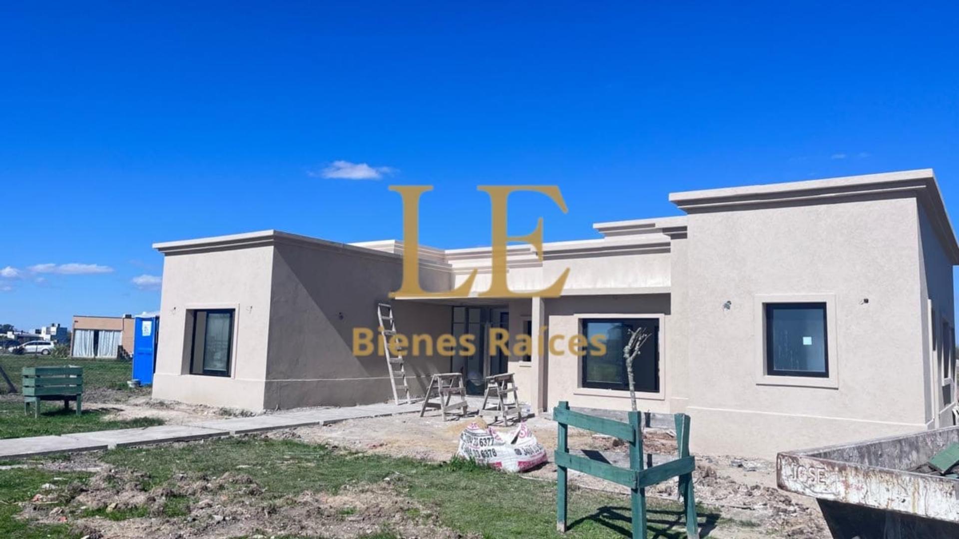 Casa 5 ambientes con 3 baños