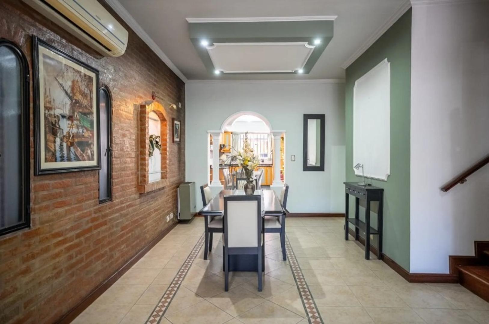 Casa 4 ambientes con 4 baños