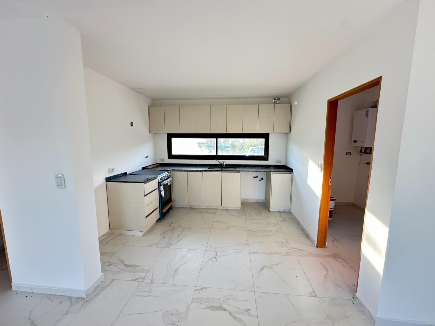 Casa 4 ambientes con 3 baños