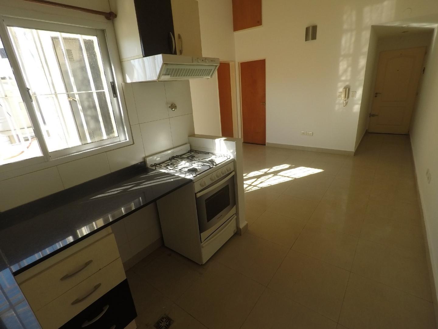 departamento 2 ambientes con patio villa bosch