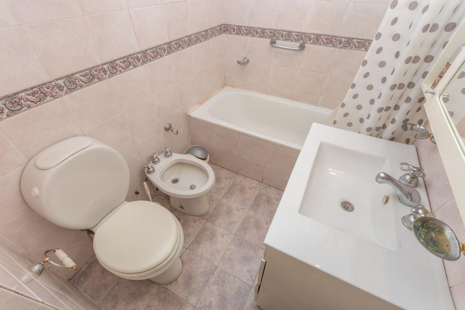 Departamento 4 ambientes con 2 baños
