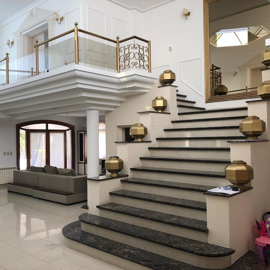 Casa 4 ambientes con 5 baños