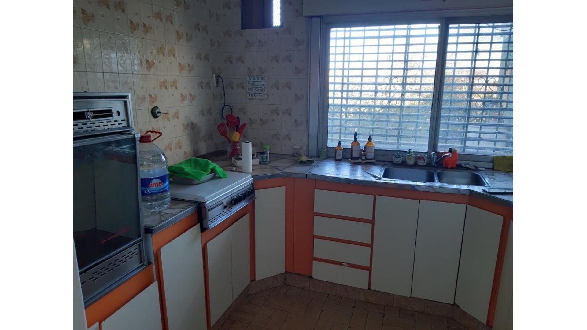 Casa 3 ambientes con 2 baños