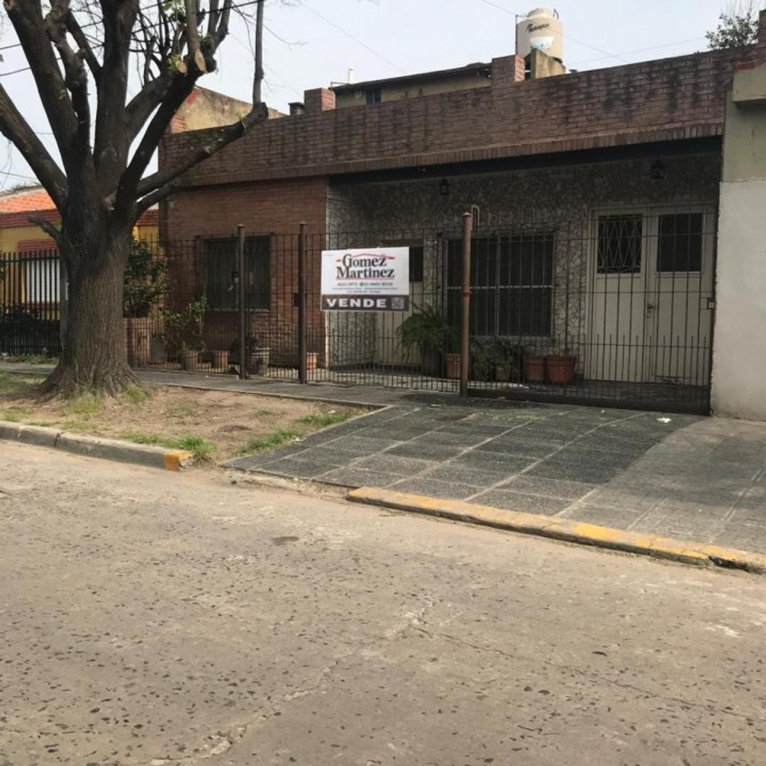 Casa En Venta En Ituzaingó Sur Con Jardín Y Terraza