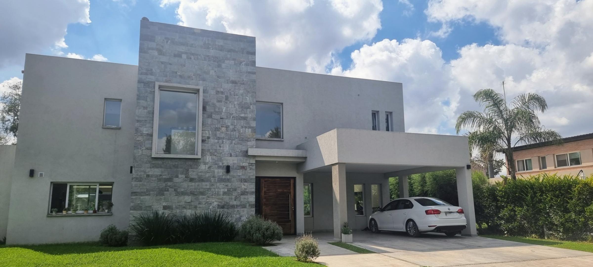 HERMOSA CASA EN WESTON