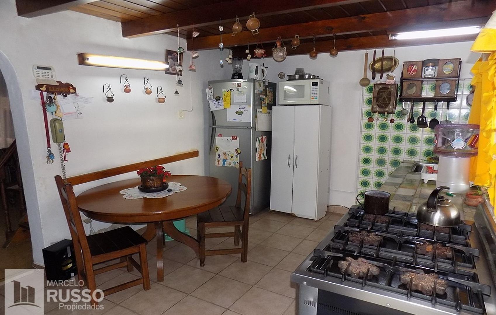 CHALET 4 AMBIENTES – Bº LUNA