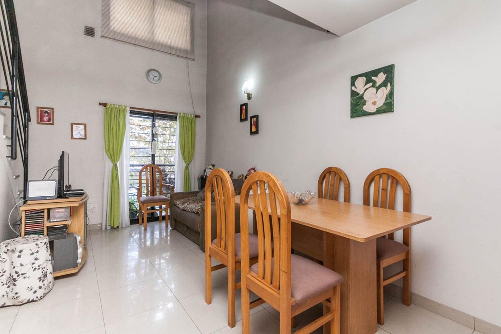 Rangugni 2800 amplio dpto 2 amb en dúplex