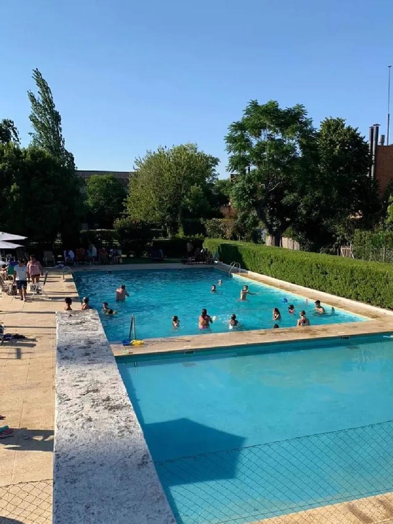 Departamento En Alquiler En Las Mercedes Con Jardín Y Parril