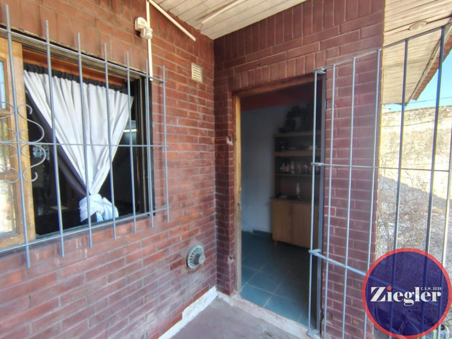 Casa en Alquiler con 1 cochera