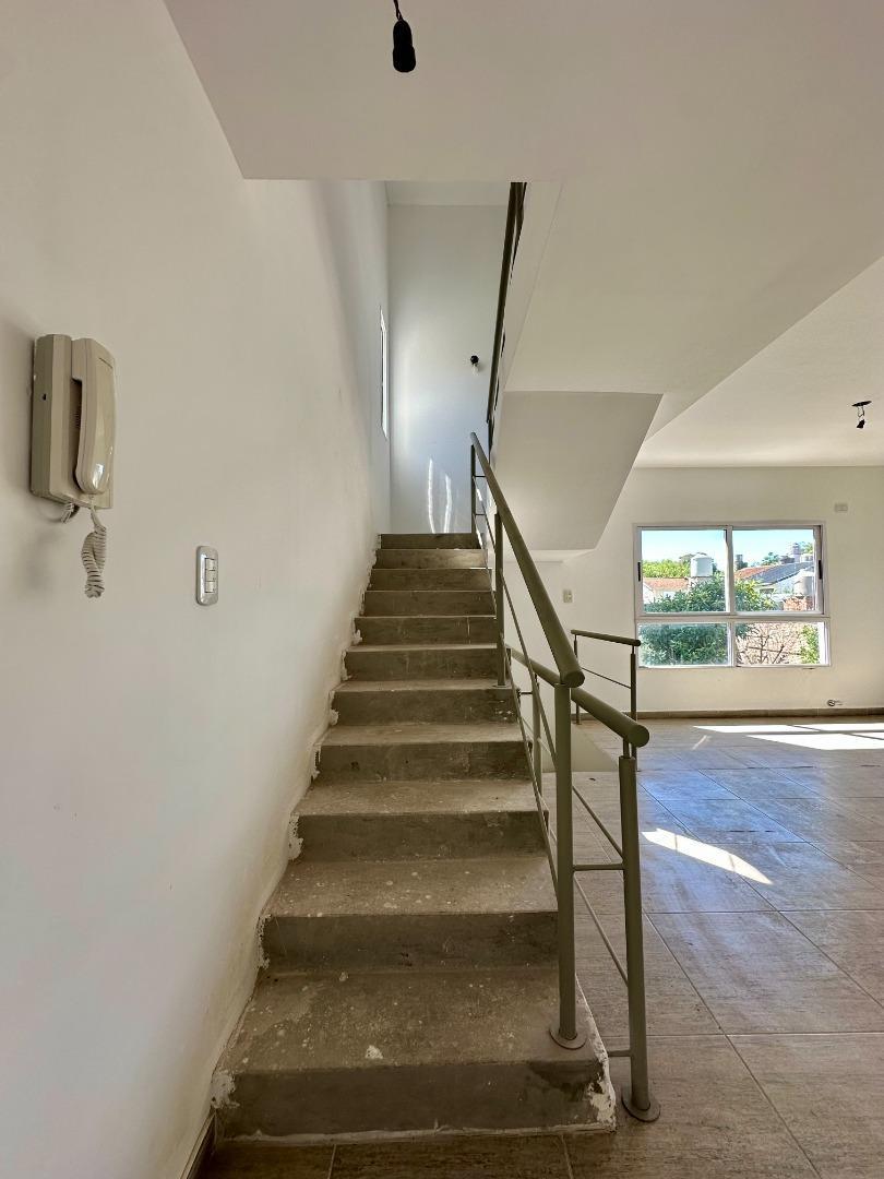 Casa 2 ambientes con 2 baños