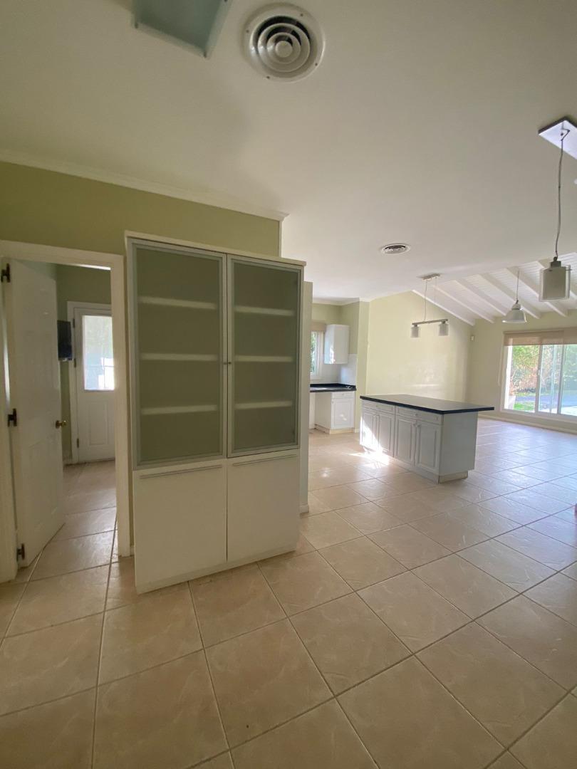 Casa en Venta en Abril Club De Campo, USD 700.000