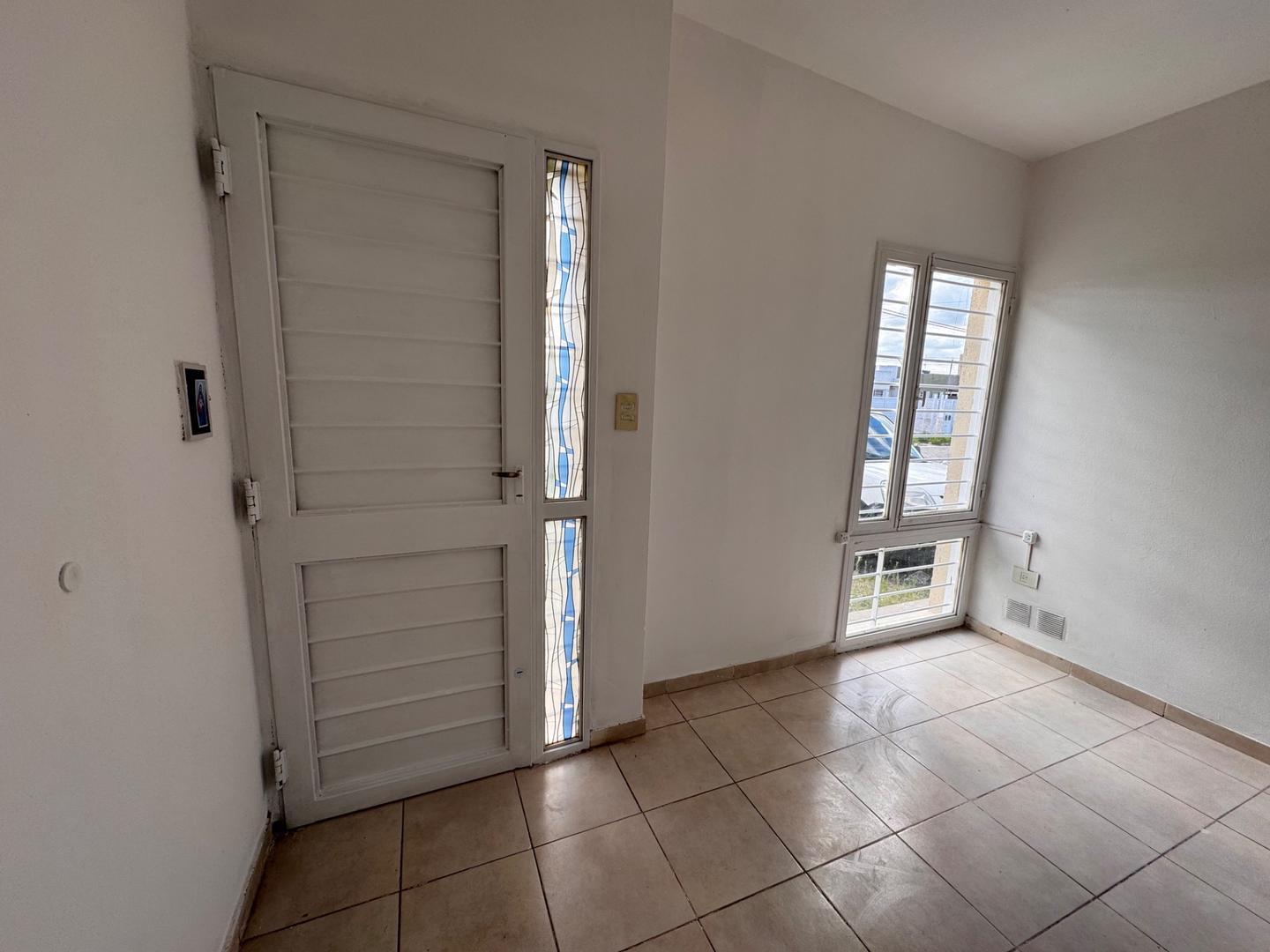 Casa 2 ambientes con 1 baño