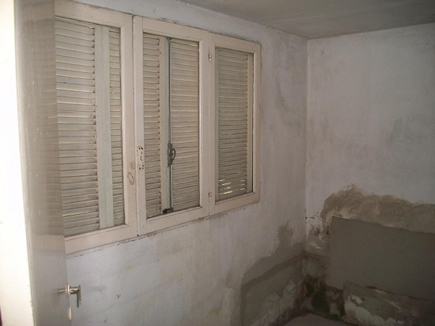 Casa 2 dorm, entr. para veh. Buena ubicación. A. Gracia