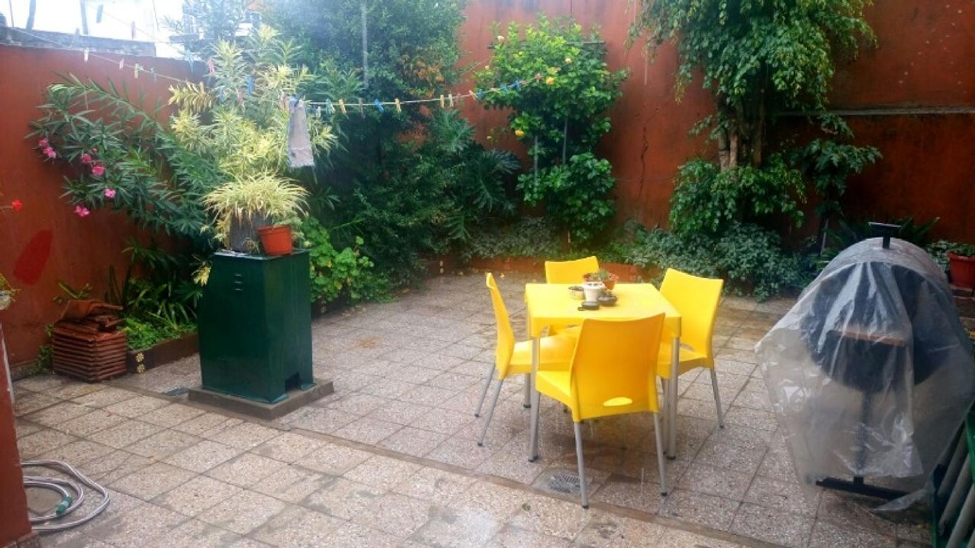 Casa 4 ambientes con 1 baño