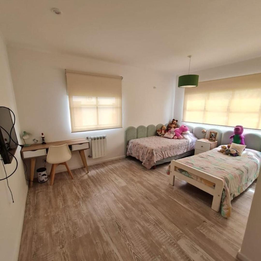 Casa 4 ambientes con 3 baños