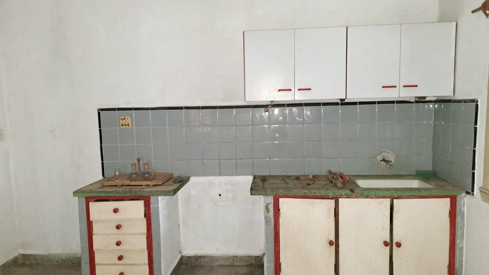 solida casa en venta a refaccionar