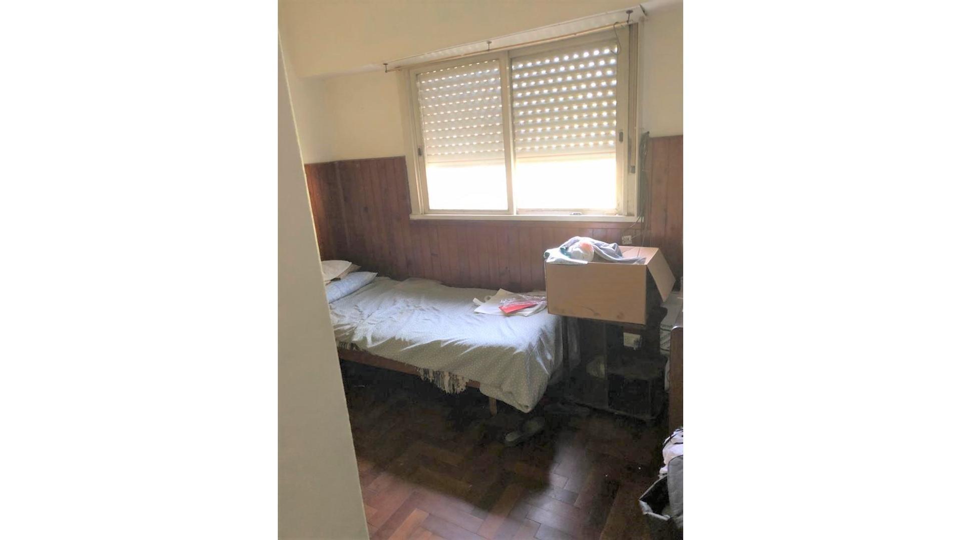 Casa americana a pocas cuadras de la estación.