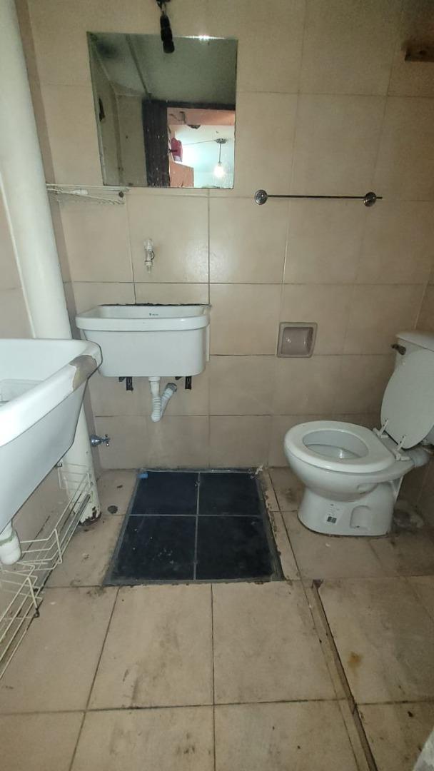 2 LOCALES EN CONJUNTO SAN MARTIN CENTRO A 1/2 CUADRA B PLAZA