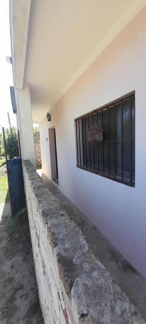 Casa 2 ambientes con 1 baño