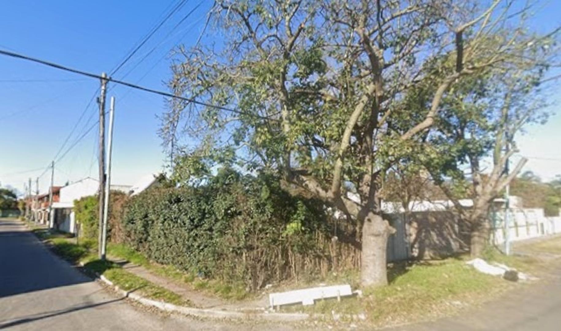 INVERSORES! Amplio lote en esquina 330m2 aprox