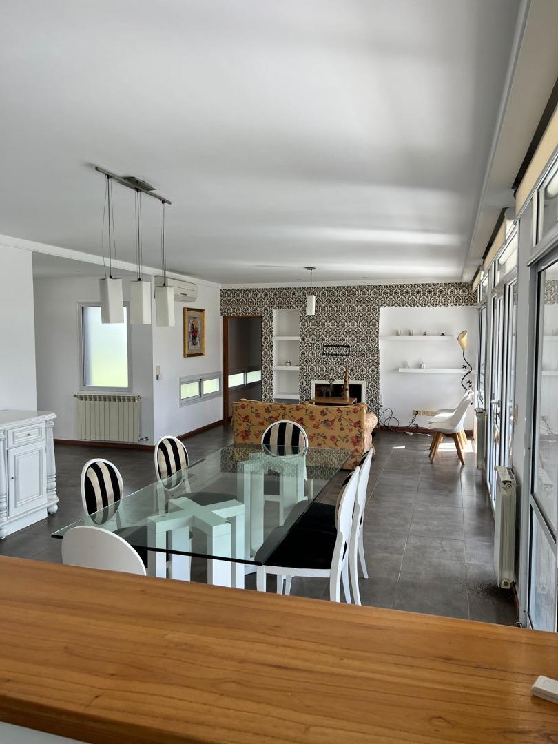 Casa en Venta con 6 cocheras