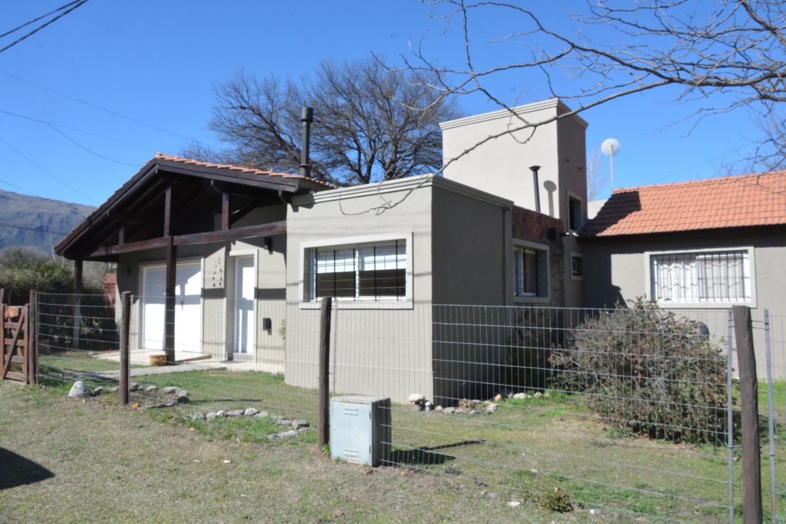 Casa 4 ambientes con 2 baños