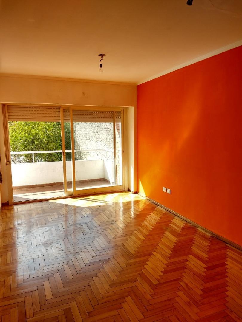 Int. Campos 1733 , Piso 1