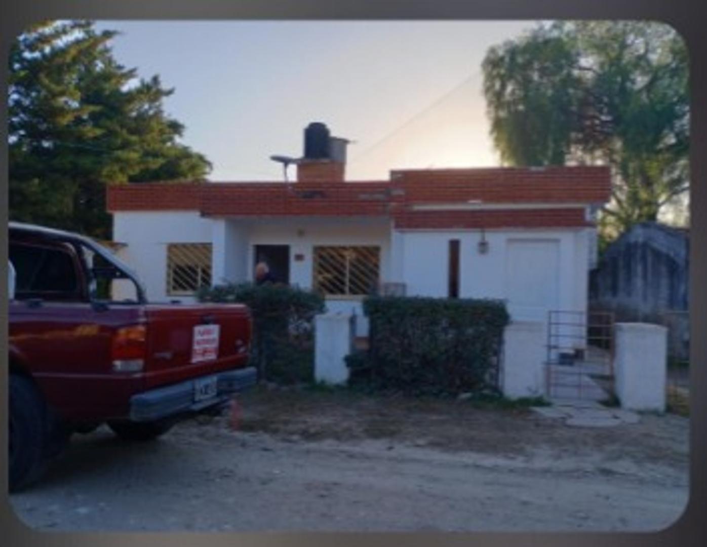 Venta casa de 3 Dormitorios - 2 baños- Valle Hermoso