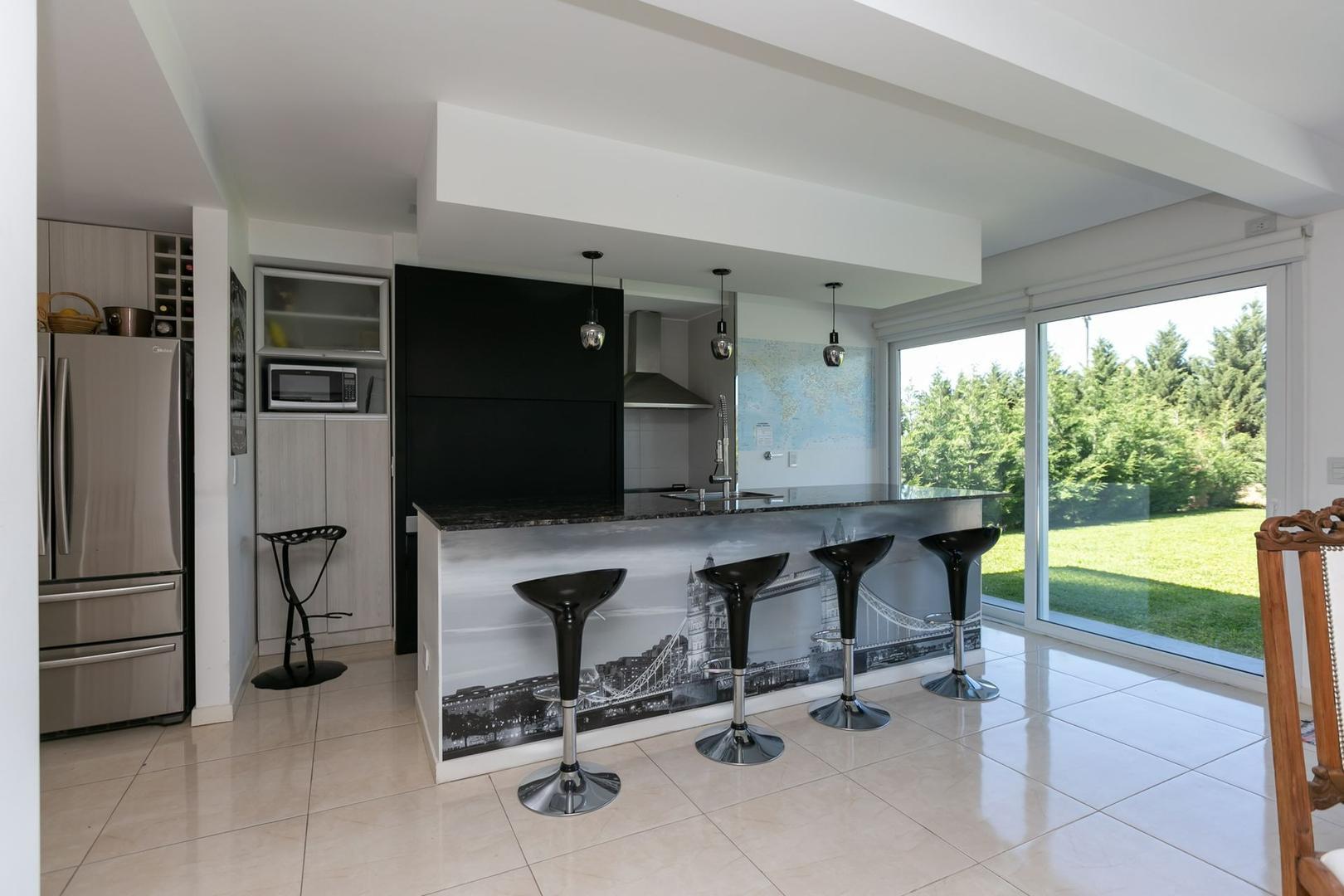 Sensacional casa 4 Amb. en Canning - Barrio El Rebenque