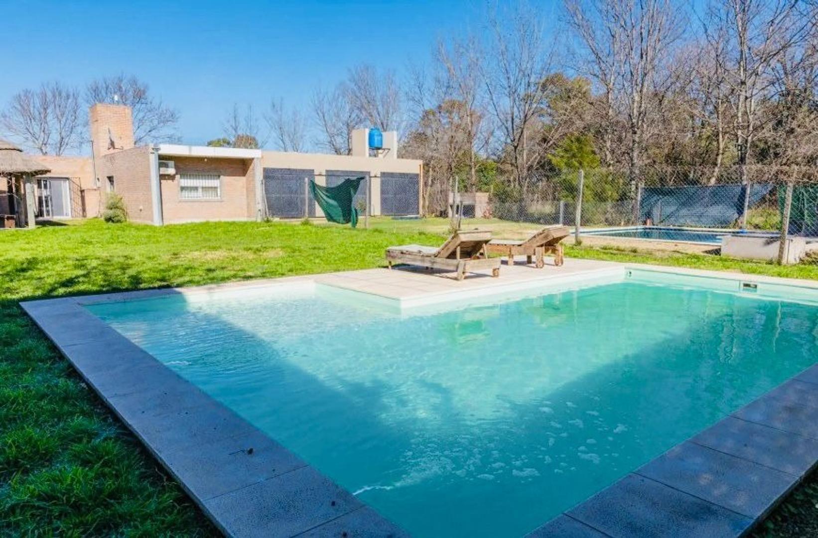 VENTA CASA CON PILETA