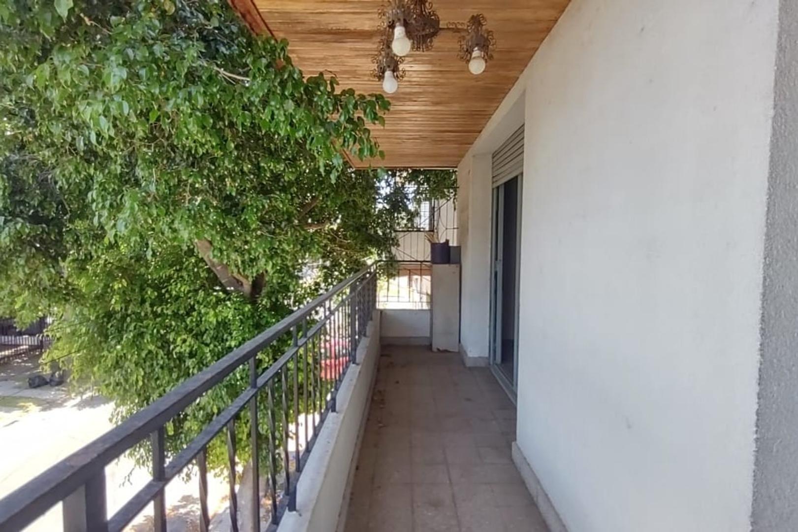 Vuelta De Obligado 2000, Piso 1º