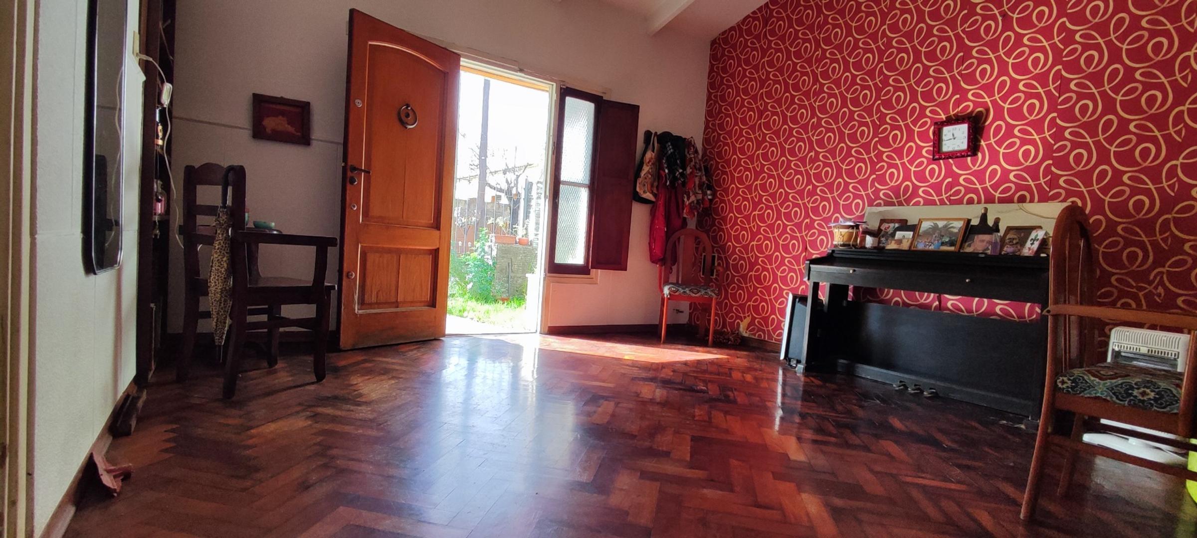 Casa 3 ambientes con 1 baño